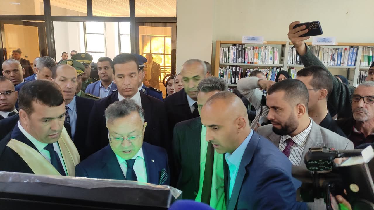 زيارة و تدشين سيد وزير التعليم العالي و البحث العلمي للمكتبة الرقمية بملحقة كلية الطب جامعة المدية