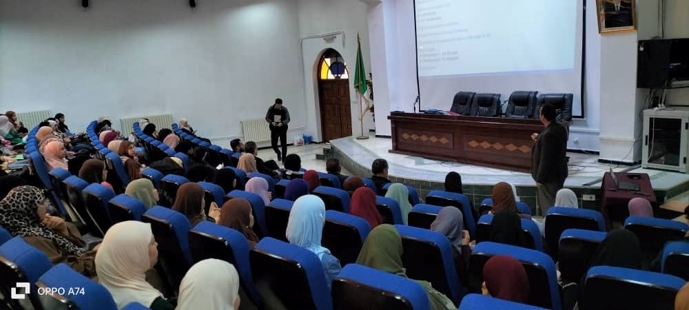 تنظيم محاضرة على مستوى كلية العلوم الاقتصادية والعلوم الإنسانية