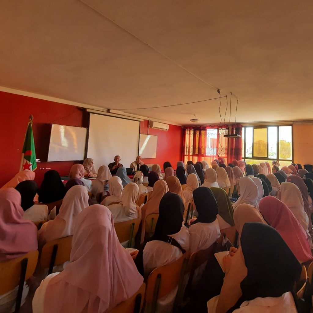 ابواب مفتوحة على الجامعة